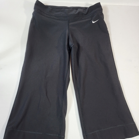Nike Dri-Fit Black Cropped Capri - Picture 2 of 6